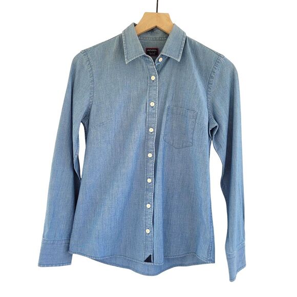 UNTUCKit Tops - UNTUCKit Women's Light Wash Denim Chambray Button Down Shirt Size 2 (XS)